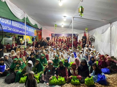 Berbagi Keberkahan di Bulan Ramadhan PKIMM UTMJ Gelar Santunan Anak Yatim