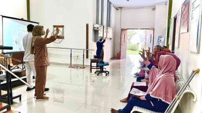 Antusiasme Pasien Poli Rehab Medik RSUD Ngimbang terhadap Penyuluhan Kesehatan Stroke oleh Mahasiswa Fisioterapi Universitas Muhammadiyah Lamongan
