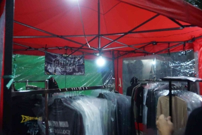 Brand "Clover Store", Stand Gokil Karena Berjualan di Tengah Persimpangan Jl. Cisangkuy di Kota Bandung