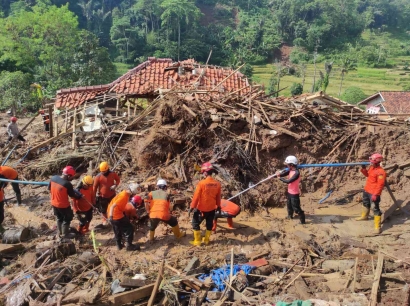 Longsor Desa Cipenda: LMI Rescue Turunkan Relawan