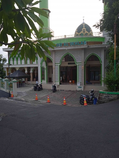 Masjid Al-Ikhlas Ngaliyan Bagikan Takjil Gratis Hingga Kajian Islami Menjelang Waktu Berbuka Puasa Bulan Ramadhan