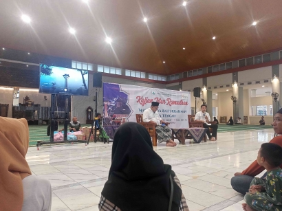 Jemaah Masjid Raya Baiturrahman Jateng Ikuti Kajian Menjelang Iftar dengan Hikmat