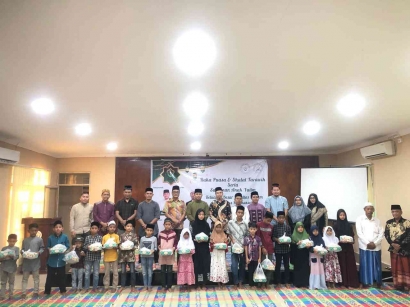 Membangun Silahturahmi dan Berkah untuk Anak-Anak Yatim Piatu Desa Lingkungan Bersama Civitas Akademika Fakultas Hukum Unimal