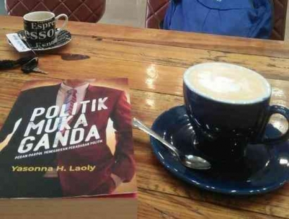 Review Buku : Politik Muka Ganda