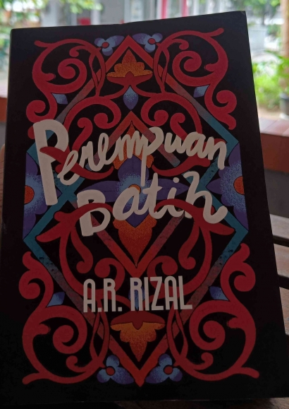Kritik Perempuan di Tanah Perempuan, Minangkabau, Review: Novel Perempuan Batih, A.R. Rizal