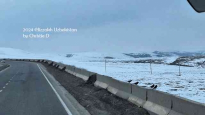Salju Tebal Menyelimuti Pegunungan Jizzakh Pereval di Awal Musim Semi Uzbekistan