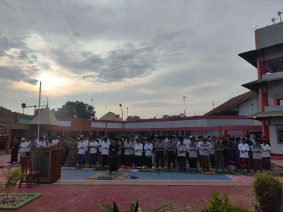 Warga Binaan Pemasyarakatan Rutan Blora Ikuti Sholat Idul Fitri di Dalam Rutan