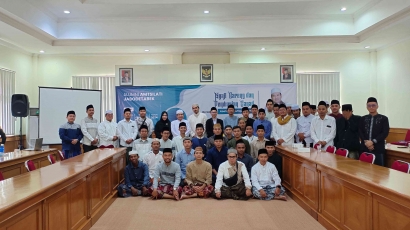 Perdana di Nusantara: Ngaji Bareng Santri Alumni Amtsilati Jabodetabek dan Pembagian Sanad Bersama KH Taufiqul Hakim