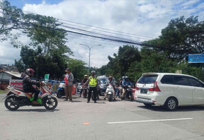 Polisi Berjibaku Atur Lalin Arus Balik Mudik Jalur Garut Bandung, Tetap Lancar Berlakukan One Way