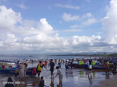 Menikmati Keindahan Pantai Pangandaran: Pengalaman Liburan Lebaran Bersama Keluarga yang Mengasyikkan