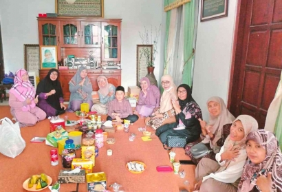 Penuh Keakraban, Guru dan Pegawai MTsN 6 Bantul Halal Bihalal di Rumah Pengawas