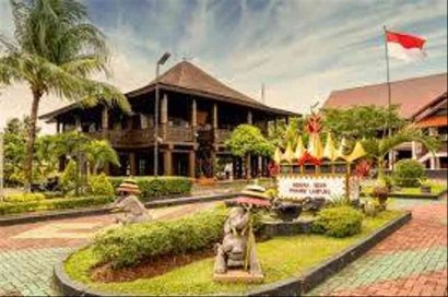 Konservasi Budaya Pada Destinasi Taman Mini Indonesia Indah (TMII)