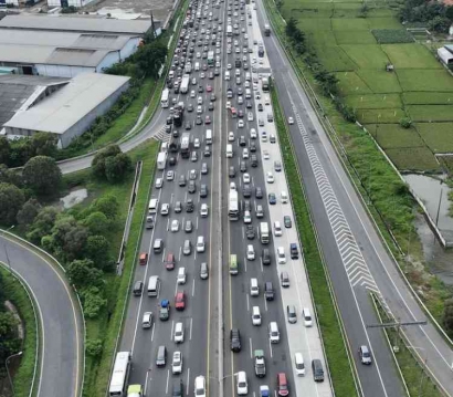 Kemacetan Arus Balik di Tol Jakarta-Cikampek
