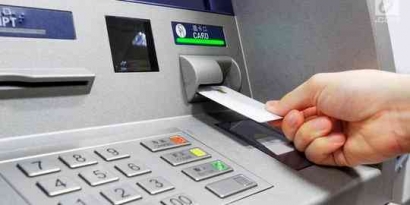 Waspada! Modus Ganjal Kartu ATM Mengintai Pengguna Perbankan
