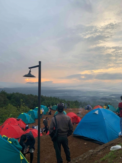 Bhumi Panenjoan Salem, Camping Ground di Atas Awan