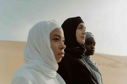 Kontroversi Public Figure yang Melepas Hijab, Apa Pelajaran Parenting yang Bisa di Petik