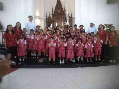 Suara Khas Anak-anak Marsudirini Salatiga dalam Misa Minggu Panggilan di GKRSA