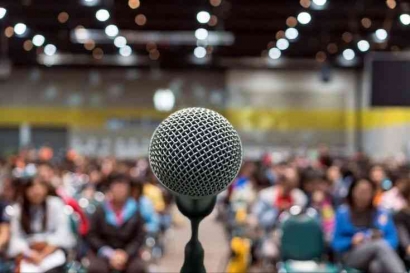 Tips Beretorika: Cara Mengatasi Kecemasan dalam Public Speaking