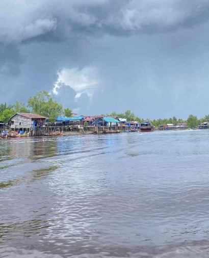 Menjelajahi Lingkungan Kampung Nelayan: Desa Air Hitam Laut
