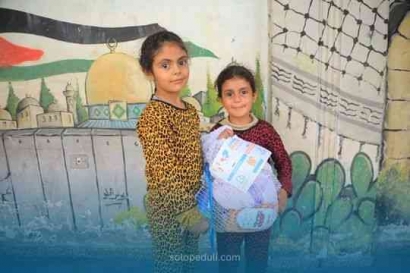 SOLOPEDULI Bagikan Kado Idul Fitri untuk 200 Keluarga di Gaza Palestina