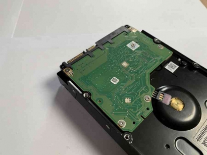 Hard Disk vs SSD: Memahami Kelebihan dan Kekurangan Masing-Masing