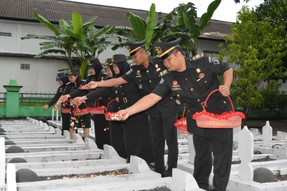 Kenang Jasa Pahlawan, Rutan Bangil Kanwil Kemenkumham Jatim Laksanakan Upacara Tabur Bunga Peringatan HBP ke-60