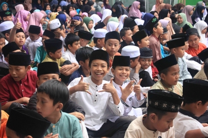 Pondok Ramadhan dan MIHAS Berbagi: Suatu Tinjauan Akademik tentang Kegiatan Sosial dan Pendidikan di MI KH Hasyim Asyari, Malang