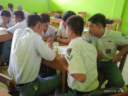 Sosiolinguistik pada Pengajaran Bahasa dan Sastra Indonesia di Wilayah Berbahasa Sunda dan Jawa di Kabuaten Brebes