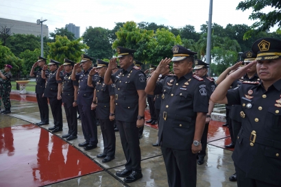 HBP ke-60, Karutan Bangil Kanwil Kemenkumham Jatim Beserta Ketua DWP Hadiri Upacara Tabur Bunga di TMP 10 November Surabaya