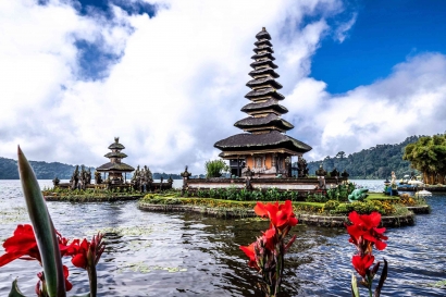 Mengungkap Pesona Lovina: Panduan Menjelajahi Lovina, Bali