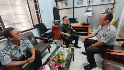 Kepala Rupbasan Samarinda Ari Yuniarto Mengunjungi Komisi Informasi Prov. Kalimantan Timur