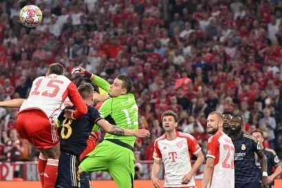 Dua Penalti Beri Warna Hasil Imbang Die Roten - Los Blancos