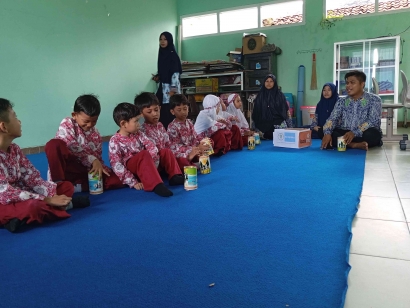 Hardiknas: SD QISMU Sumenep Bekerjasama dengan Lazismu Sumenep guna Membiasakan Anak Didik untuk Berinfaq