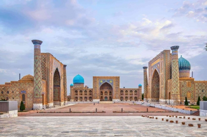 Eksterior dan Interior Desain Arsitektur dan Senu Dekoratif yang Sebangun untuk Registan Square