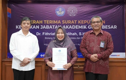 Fithriatus Shalihah Terima SK Kenaikan Jabatan Akademik Guru Besar