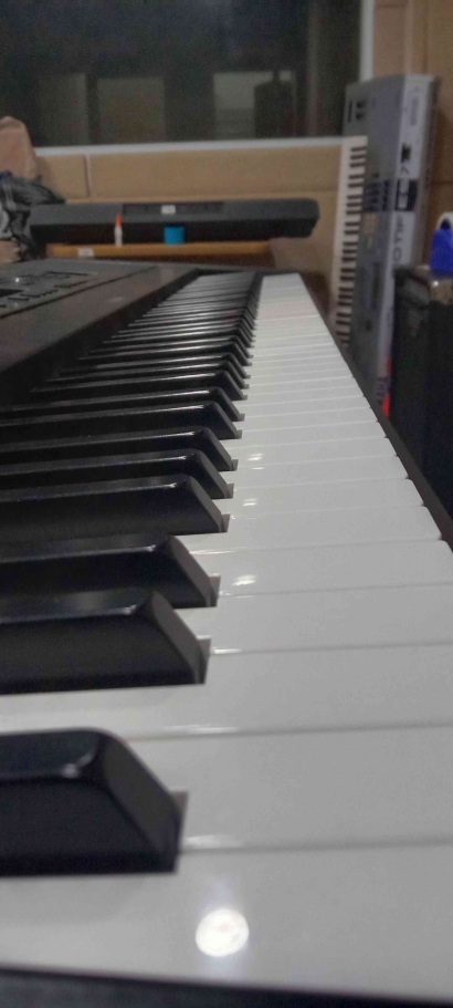 Cara Mengiringi Lagu dengan Keyboard untuk Pemula