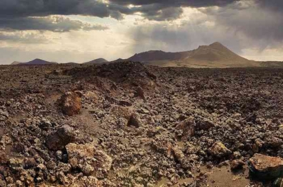 Di Balik Badai Abu: Bagaimana Letusan Gunung Berapi Membawa Kesuburan Tanah Pertanian
