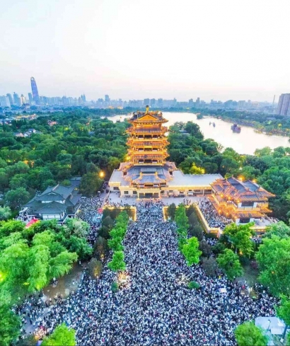 "Booming" Pariwisata Tiongkok pada Liburan May Day, Sinyal Pemulihan Ekonomi?