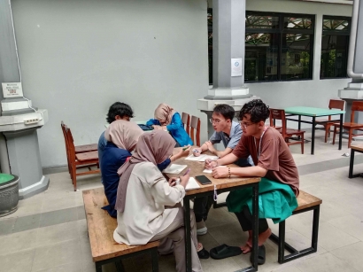 Memperdalam Koneksi Budaya Melalui Pembelajaran Bahasa Jawa: Menjelajahi Kekayaan Warisan Lisan