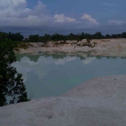 Menjelajahi Keindahan Danau Kaolin Belitung