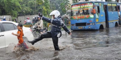 Banjir Jakarta dan Banjir Popularitas Jokowi