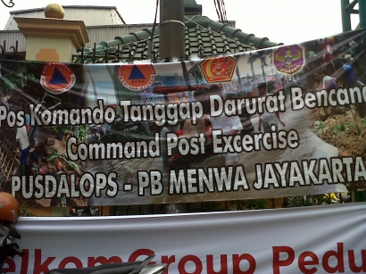 Posko Banjir BNPB-Resimen Mahasiswa (Menwa) Jayakarta - Bela Negara Di Musim Hujan