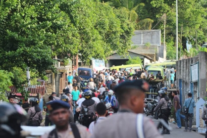 Konsentrasi Massa di Batu Gantong, Ambon