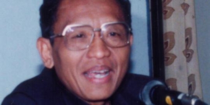 Mengenang Prof. Mubyarto: Sewindu Kepulangan sang Guru