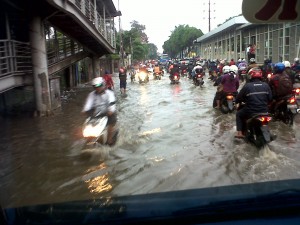 Kondisi Sepanjang Jalan Daan Mogot... (Banjir)