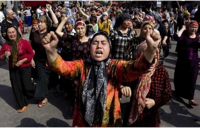 Gila! Muslim Uighur Cina Dipaksa Makan & Minum Selama Ramadhan
