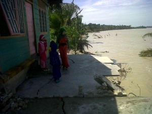 Rumah Suluk Syeh Muhammad Thoha Terancam Hanyut di Sungai Rokan