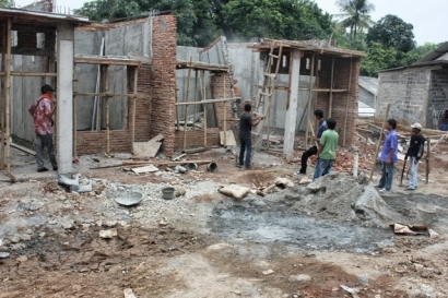 P2B Kecamatan Jagakarsa Bongkar Bangunan yang Diduga Tanpa Izin