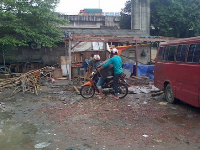 17 bangunan Liar di Atas Lahan Milik TNI AU Dibongkar