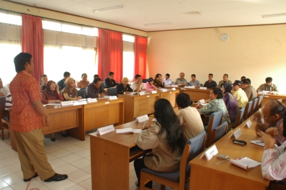 Yuk, Jadi Pengusaha: Makalah Seminar Kewirausahaan bagi Tunas Wirausaha Muda Jakarta